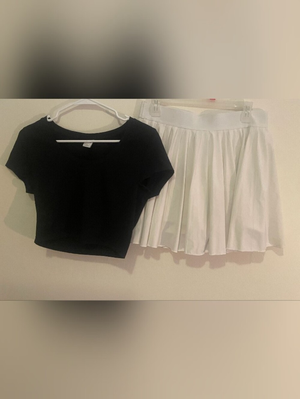 ARITZIA TNA Tennis Outfit Black Crop Top + White Pleated Skirt M Medium EUC